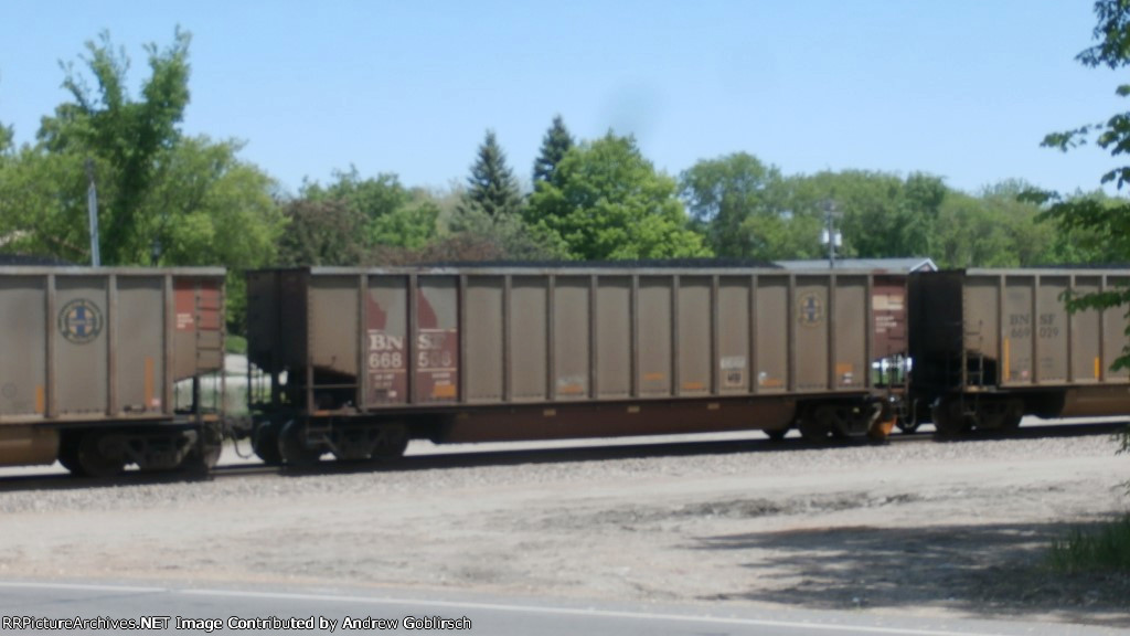 BNSF 669029 & 668508